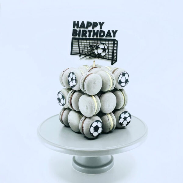 Macaron-Turm im Fussball-Design zum Geburtstag